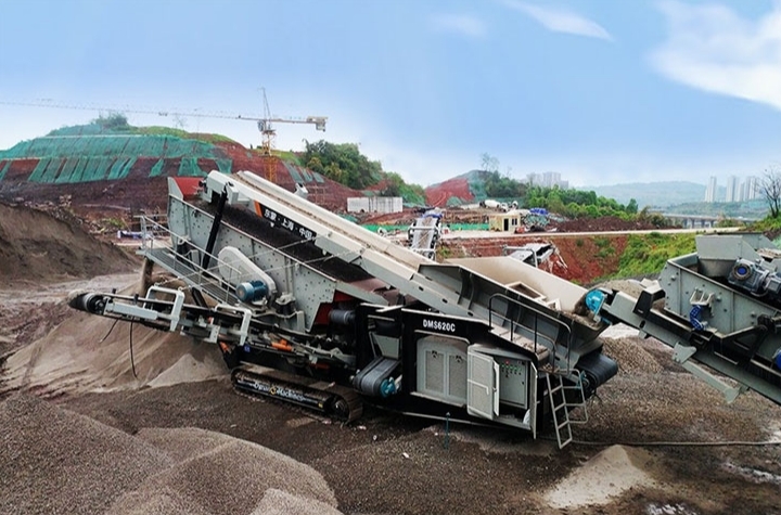 limestone crawler mobile crushing production line with an output of 200-250 tons per hour