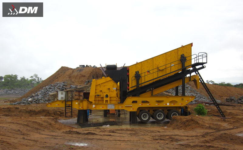 Pros and Cons of Wheel-Mounted vs. Track-Mounted Mobile Crushers