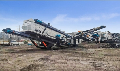 Limestone crawler mobile crushing production line with an output of 150-180 tons per hour